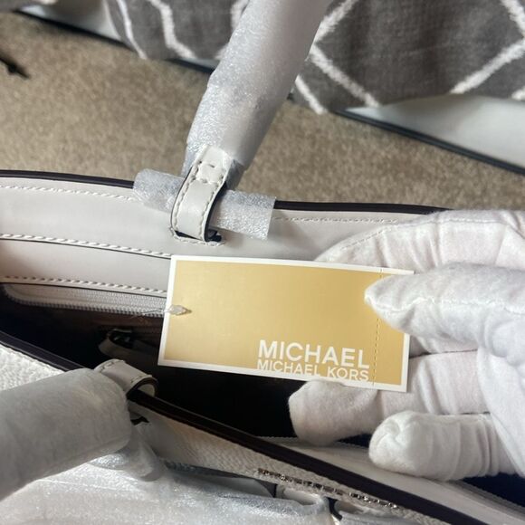 BNWT - MICHAEL KORS JET SET TRAVEL TOTE OPTIC WHITE - Picture 6 of 9